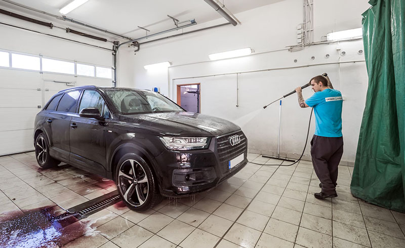 Ruční mytí automobilu