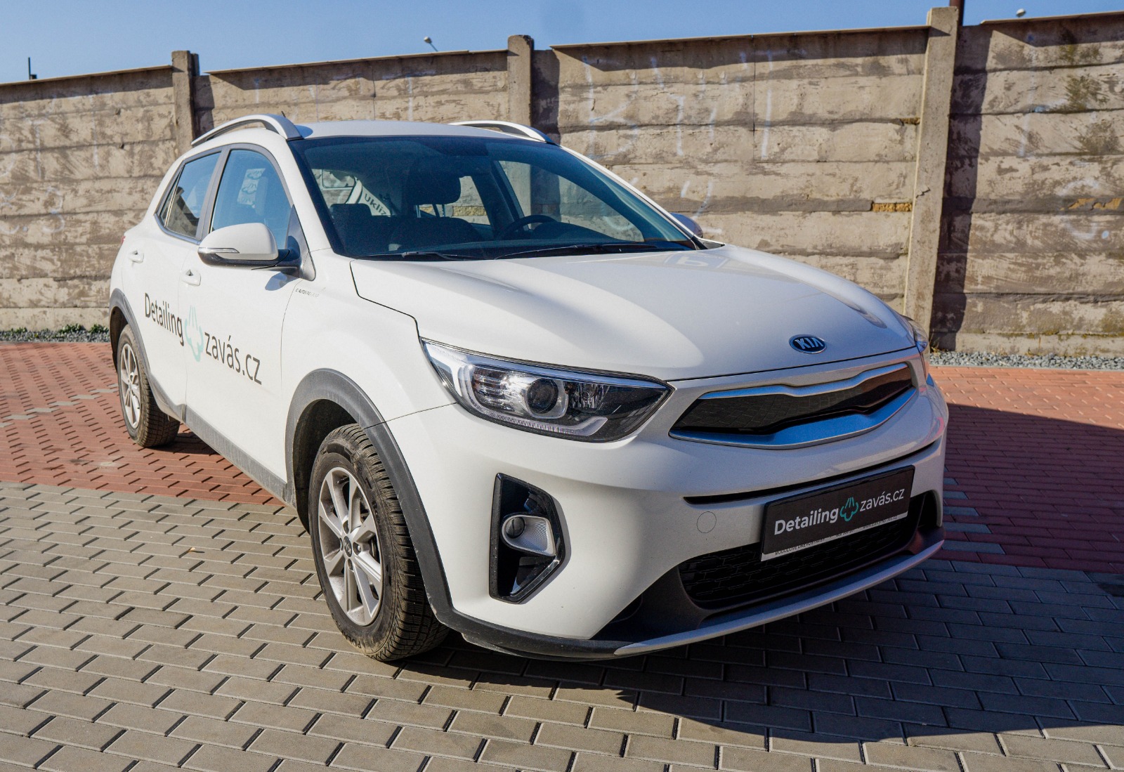 Náhradní vůz pro zapůjčení během autodetailingu - pravá strana Náhradní vůz pro zapůjčení během autodetailingu - pravá strana